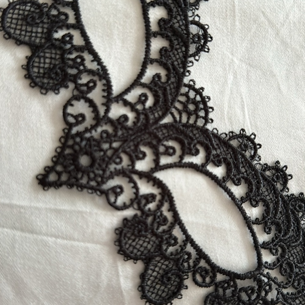 BLACK LACE MASK - Picture 2 of 4